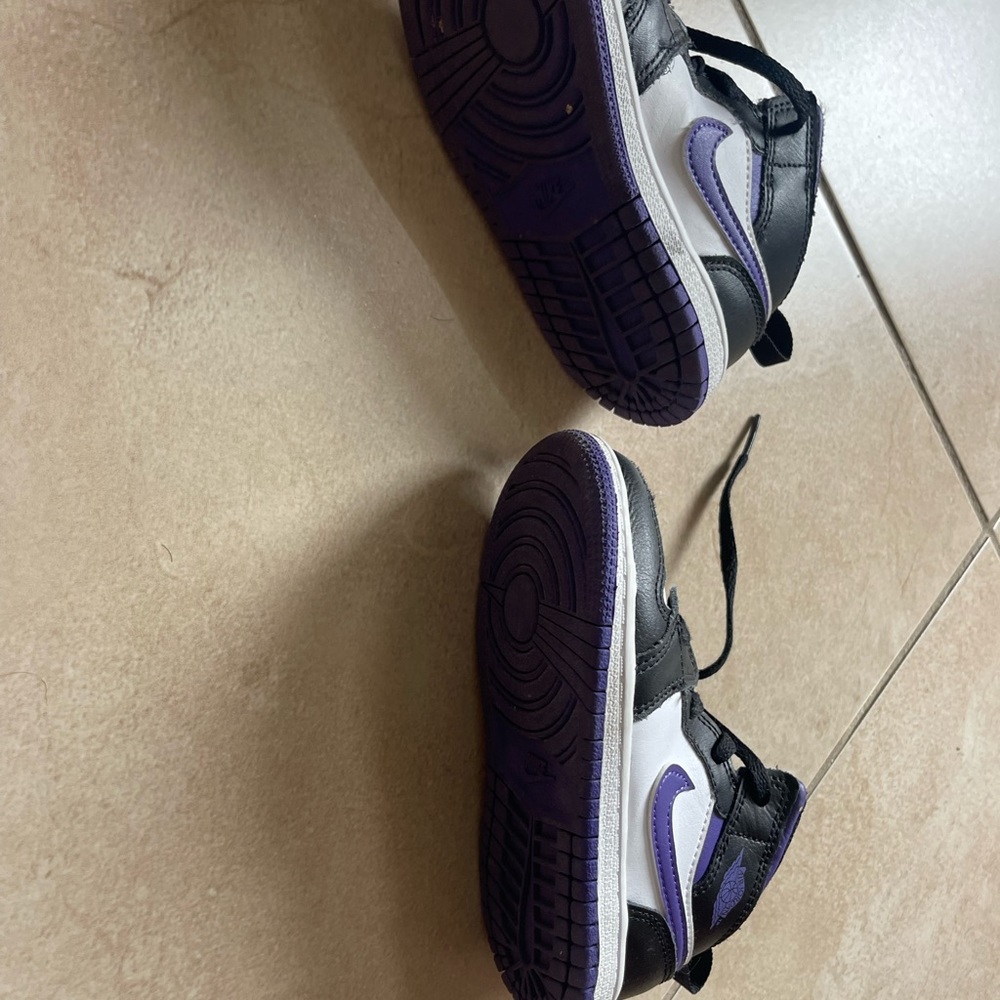 Toddler air Jordan size 9